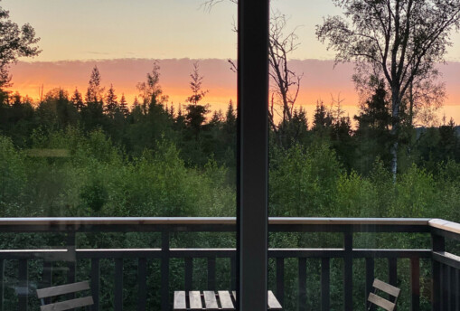 Solnedgång från balkongen i lägenhet Solslingan i Säfsen-6676